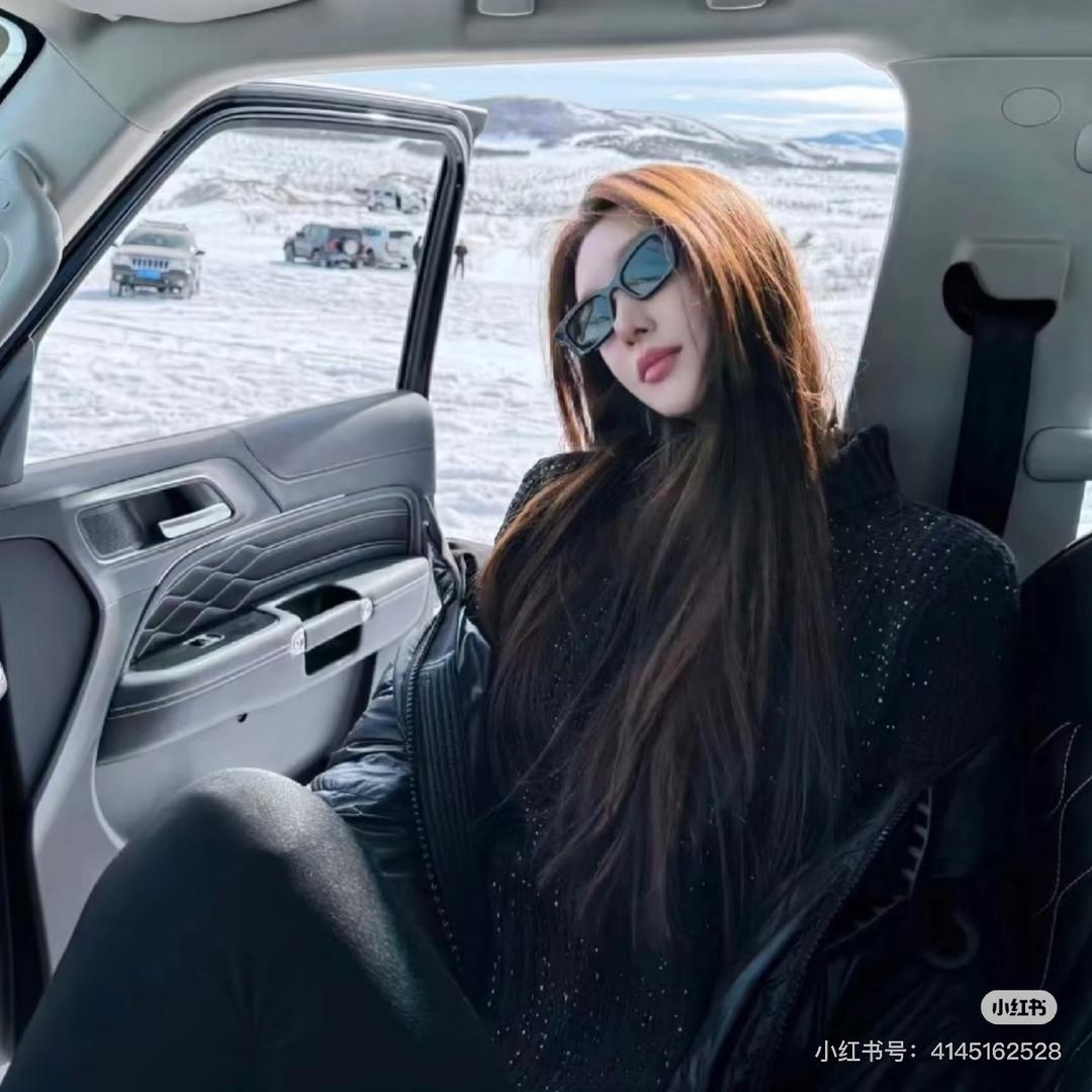 那个女的.