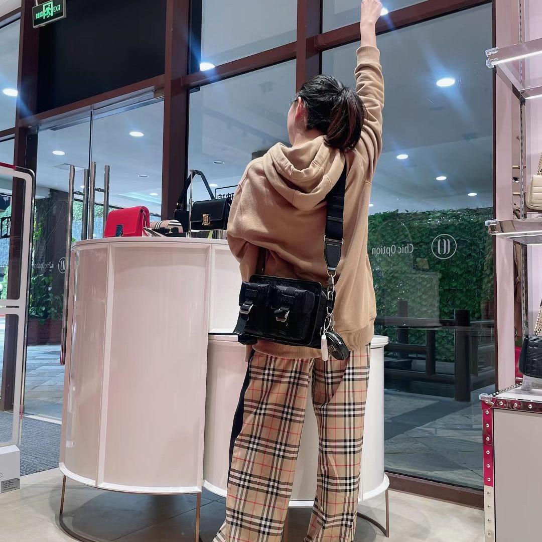 万宁王府井-CO品牌集合店私信不回看置顶