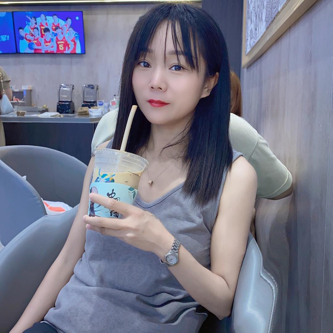 云云😀