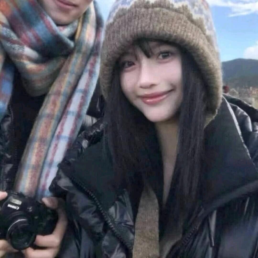 某月.