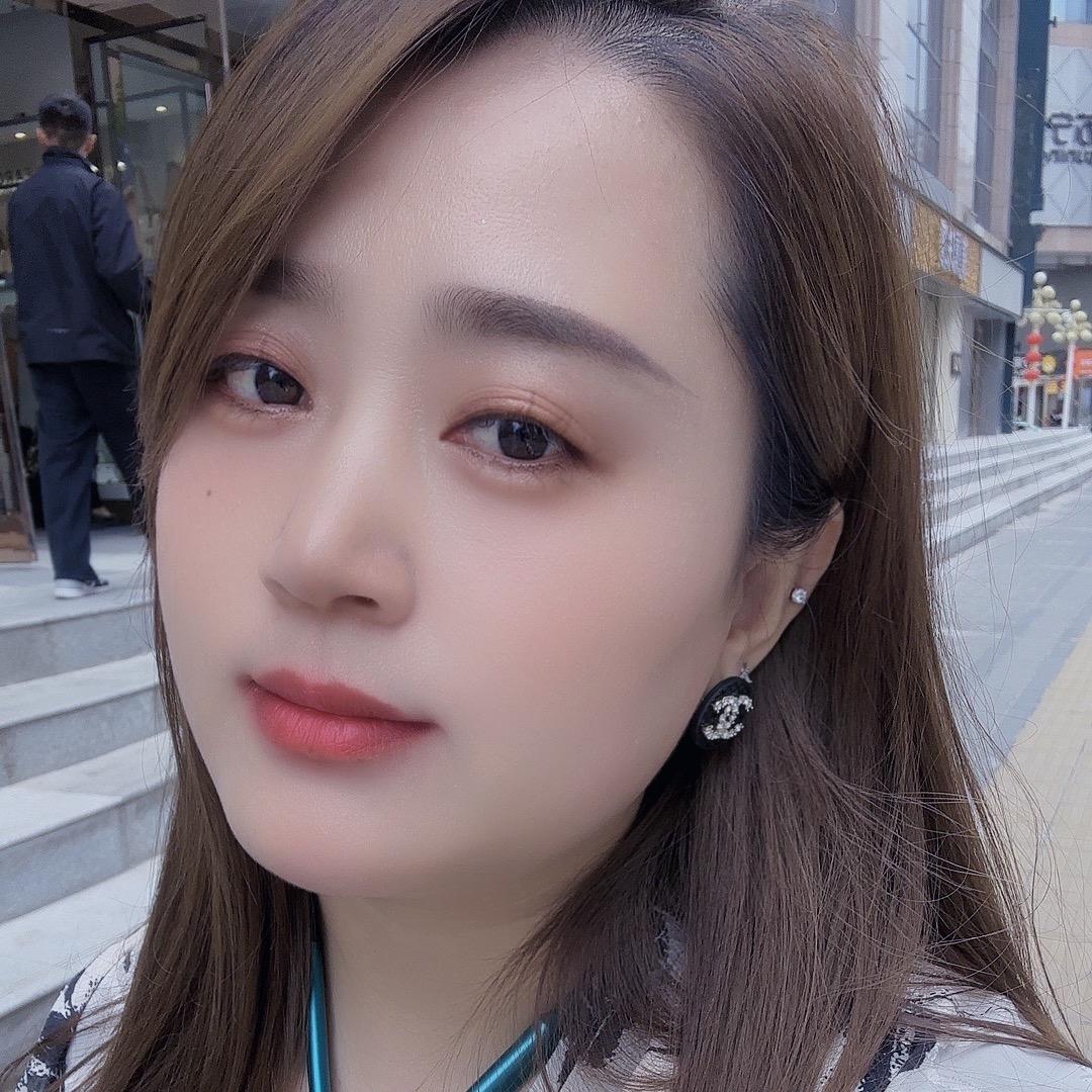 高瑜美甲美睫中心街
