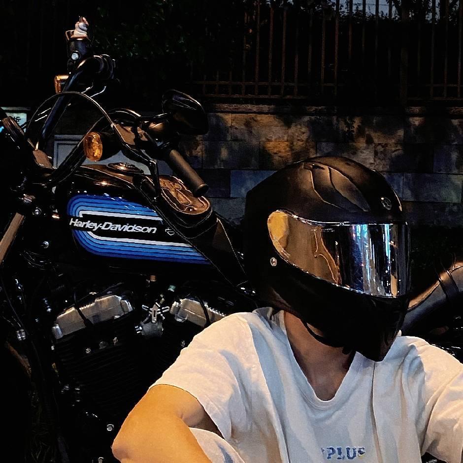 小武 （在卖花）