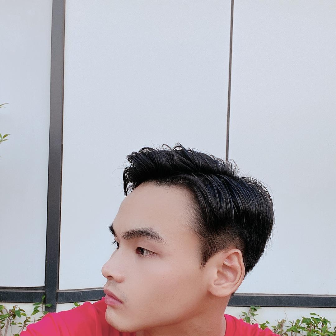 很帅的小哥哥