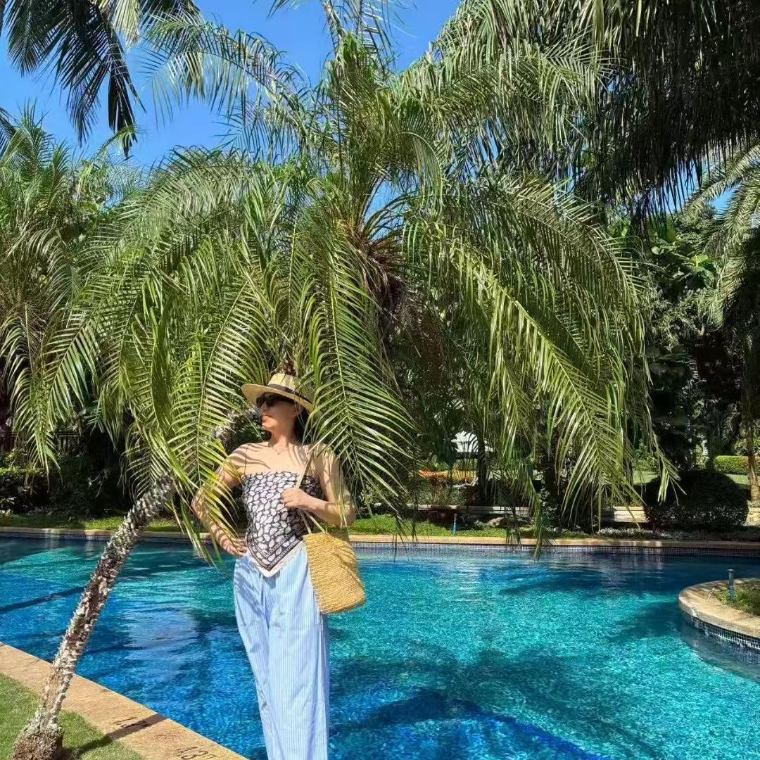 维C轻奢女装的头像