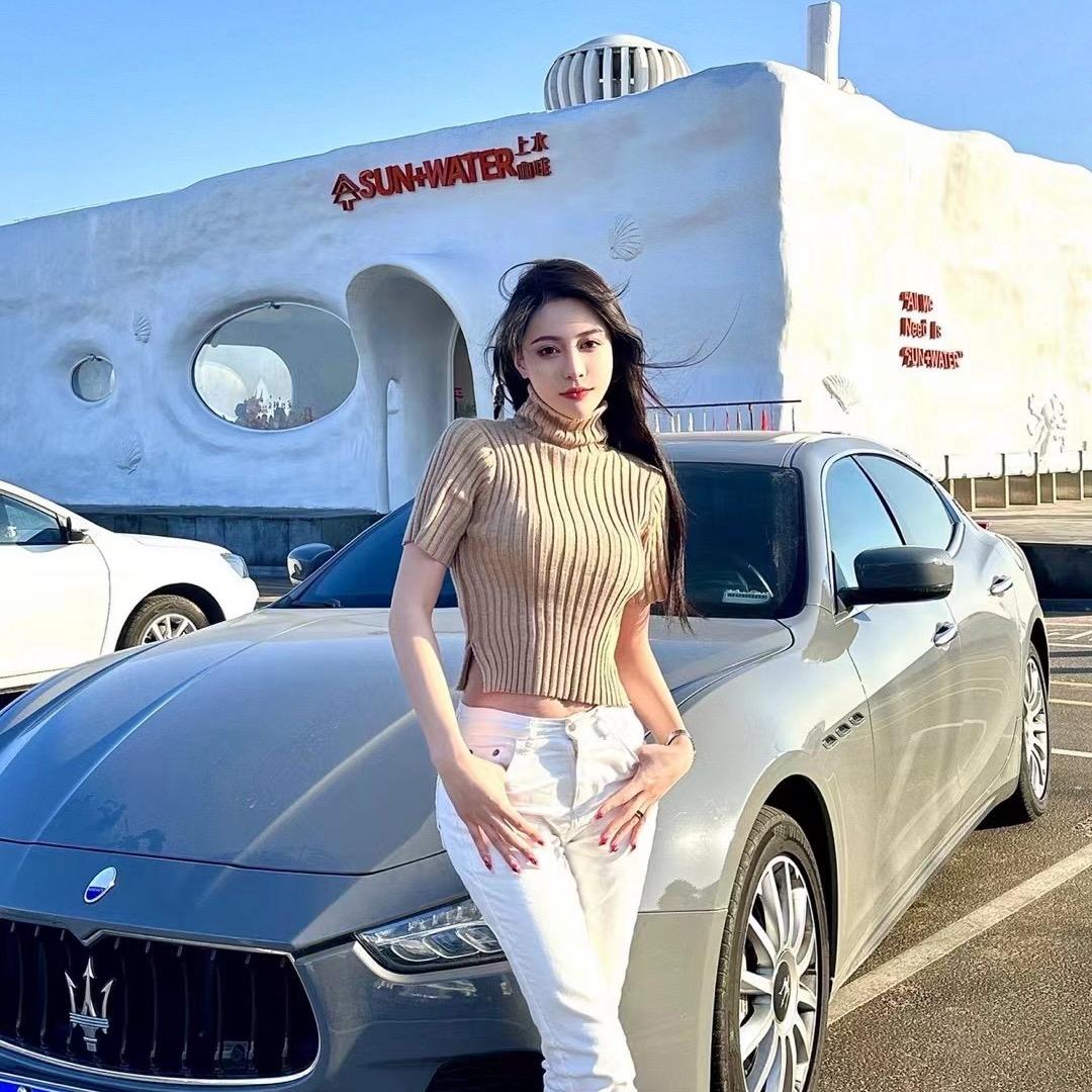 左左.