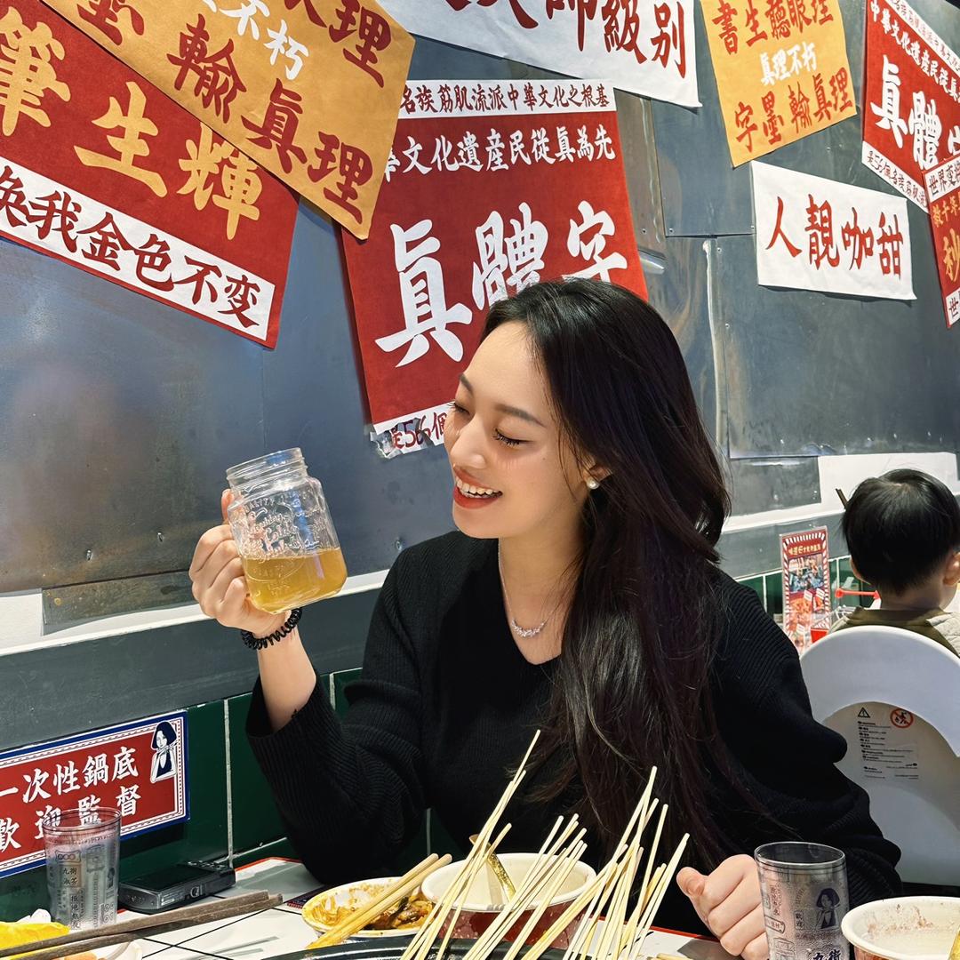 叶子串串麻辣烫官方号