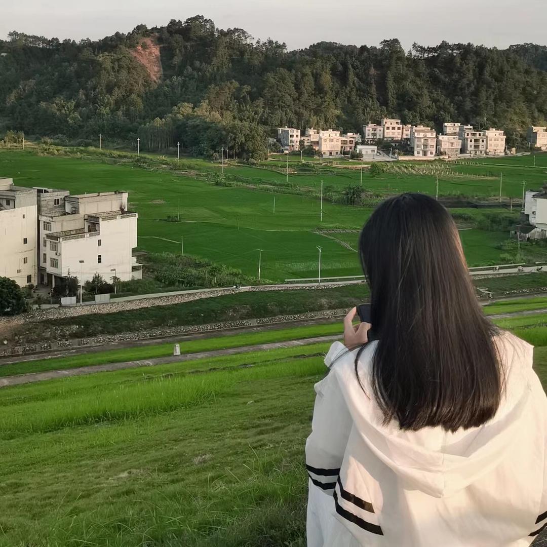 欣欣(金龙表妹）