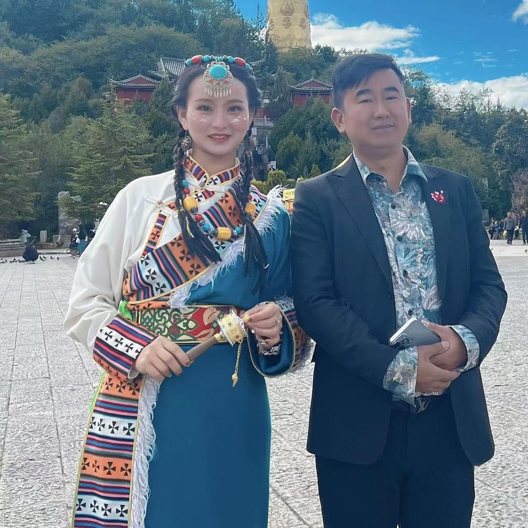 小羽毛 （社会团一姐）