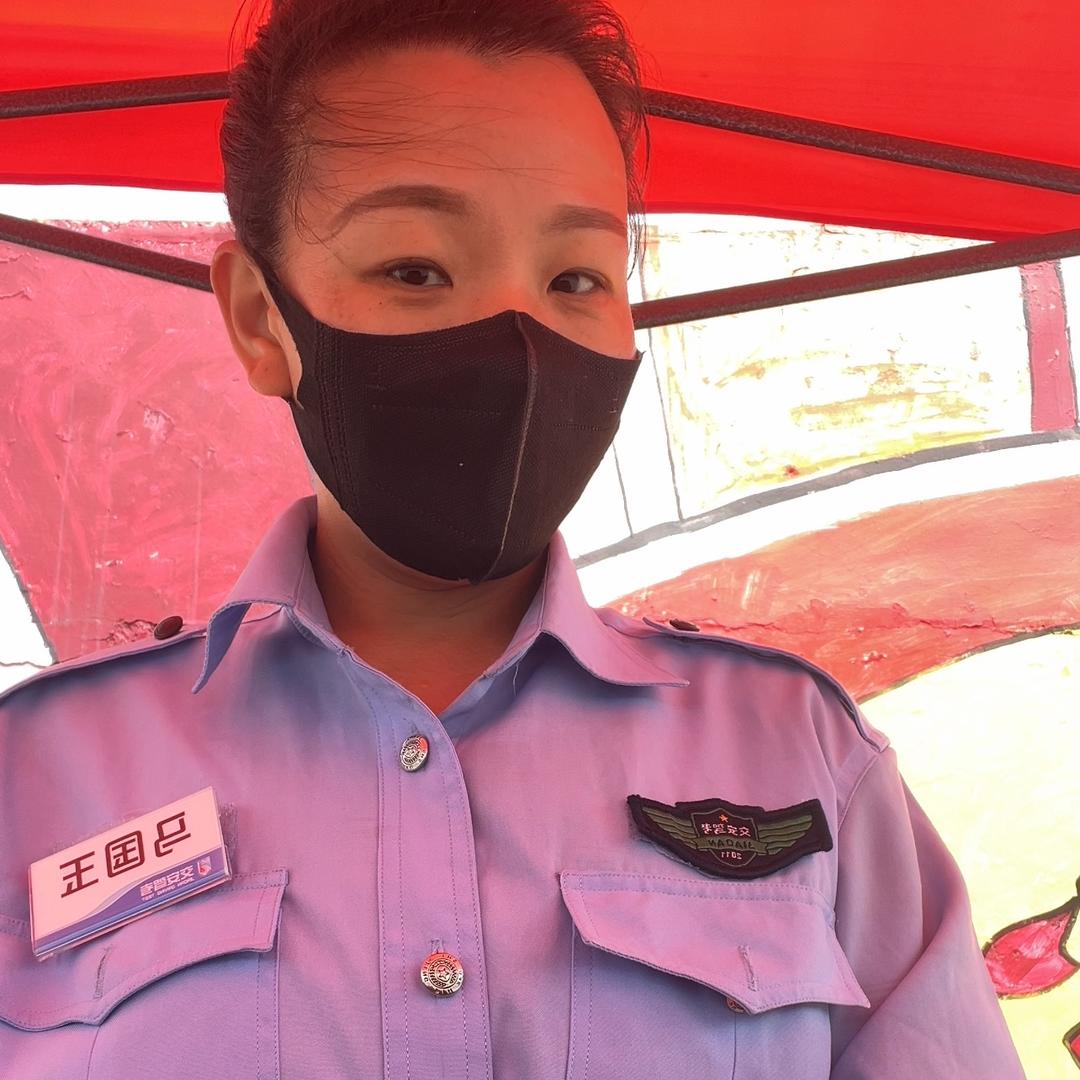 交安驾校耐心女教练