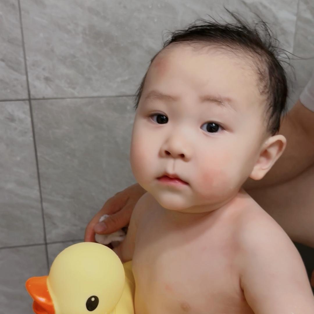 🍼嗯哼大王