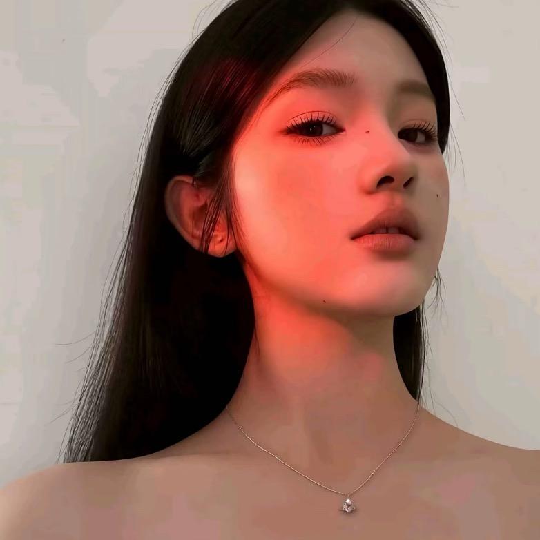 李妞妞.