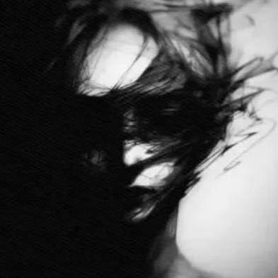 金龙缠身的男人