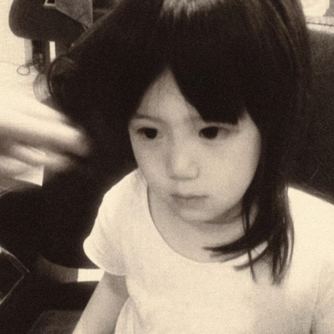 ella^