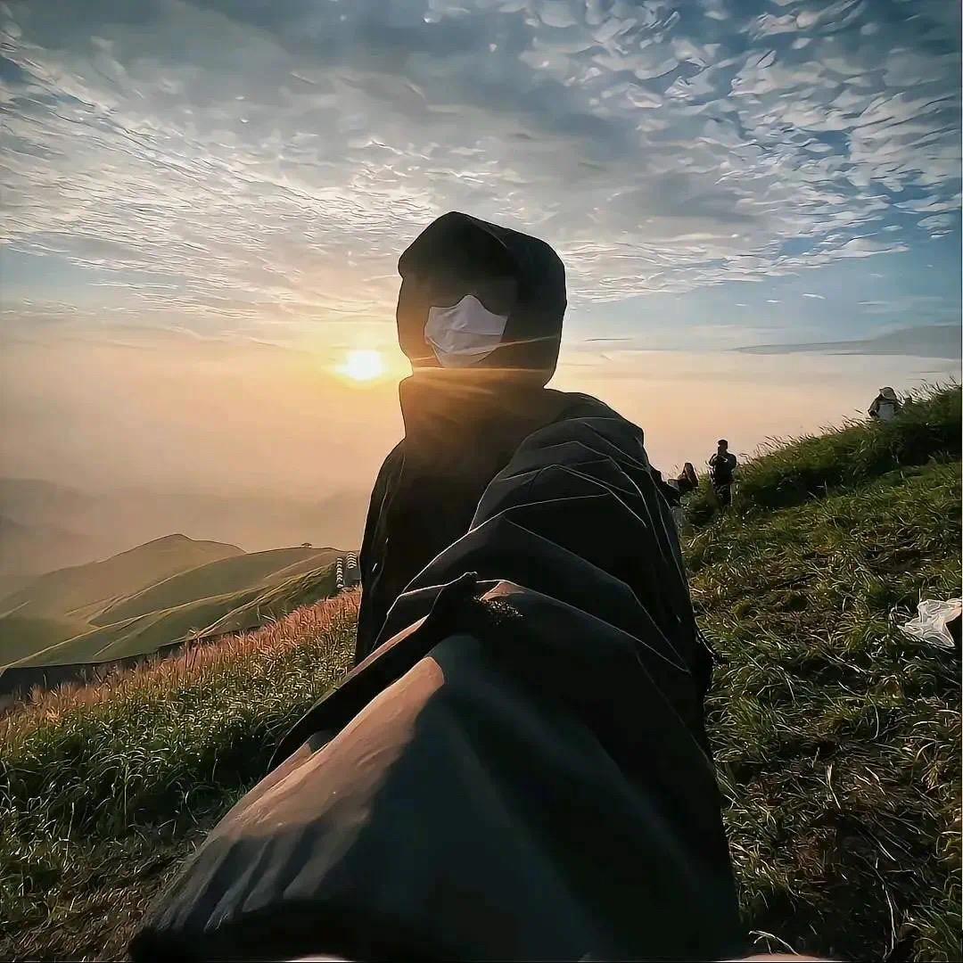千山之上.