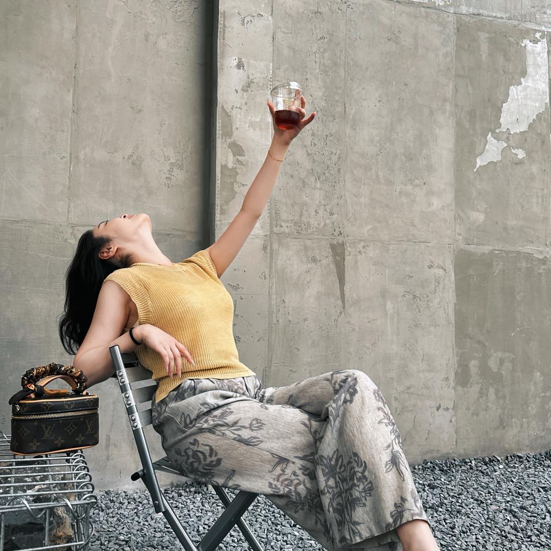 四季青妮妮女装批发