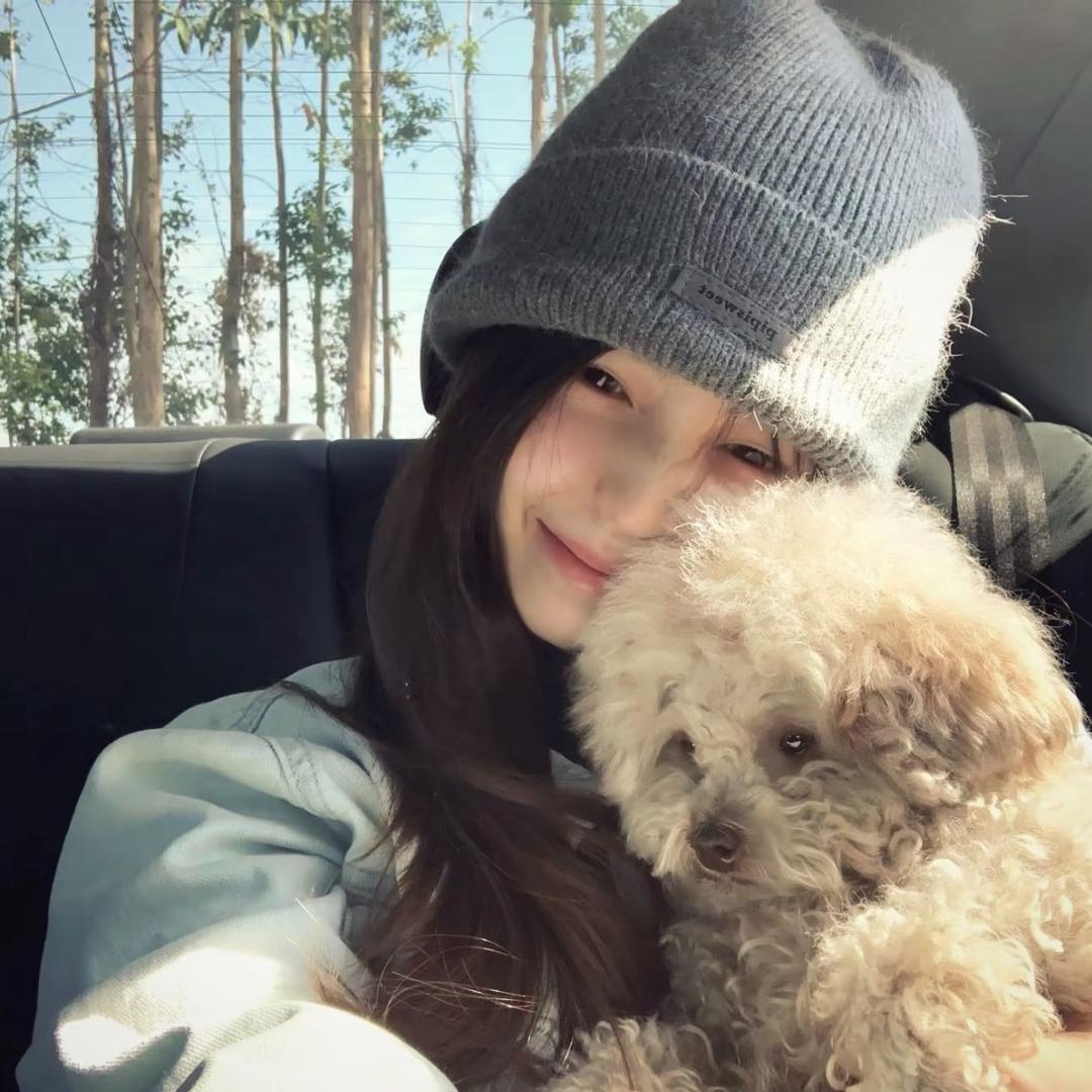 A—胡小美.🧚‍♀️