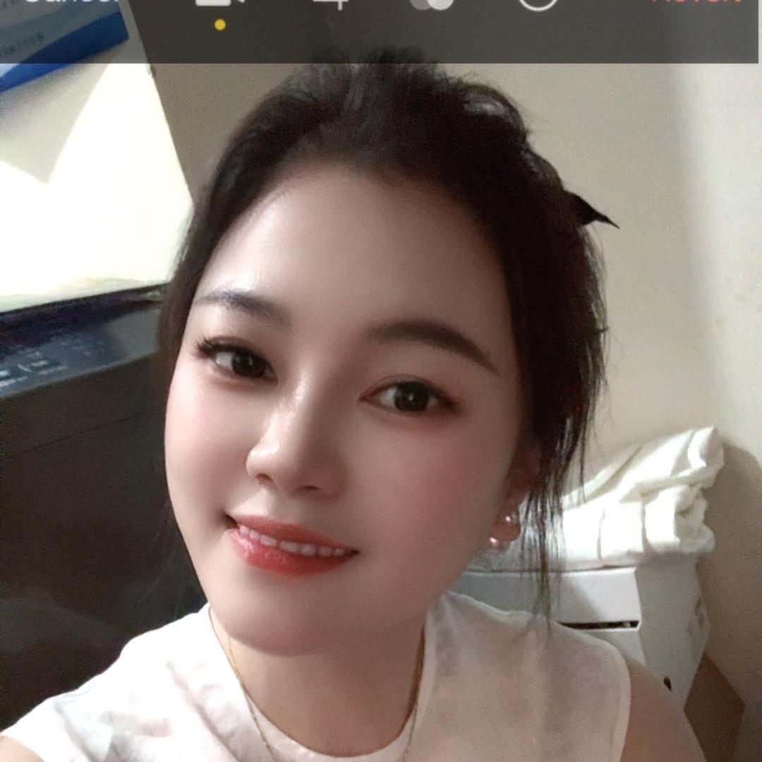 芳芳👑
