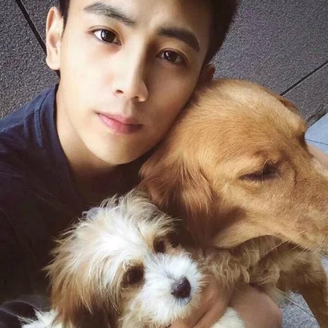 李坐下