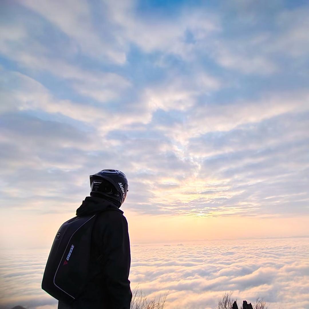 海阔天空.