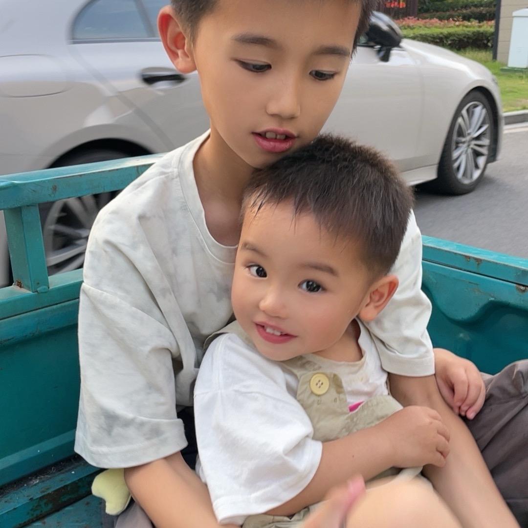 爱我宝贝（承接各种校服、童装订单）