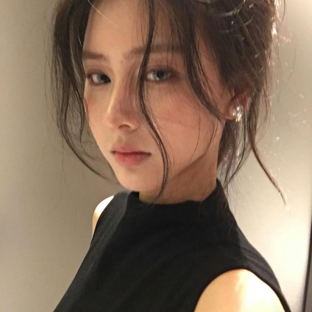 骑老太闯红灯