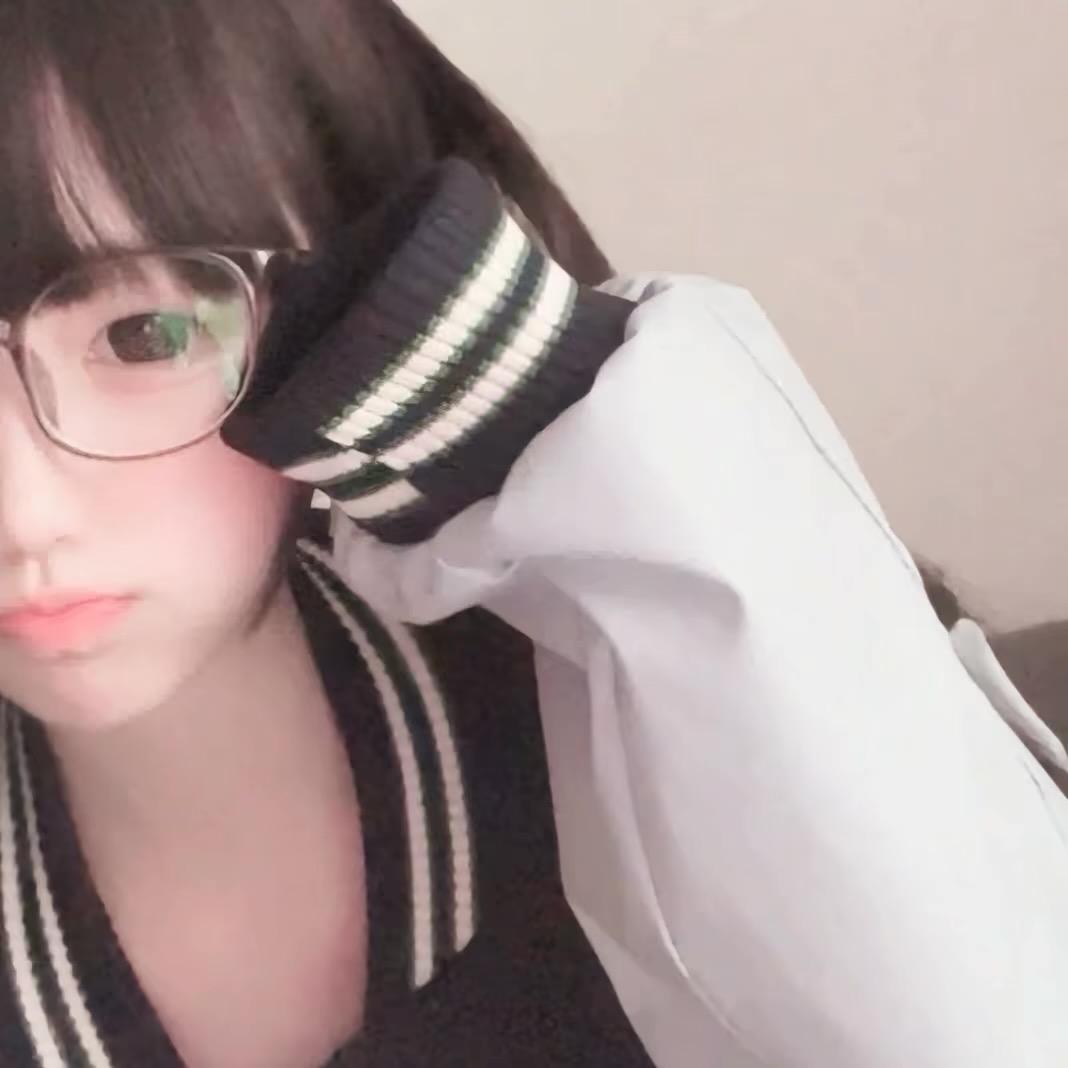 我的左眼是红色的