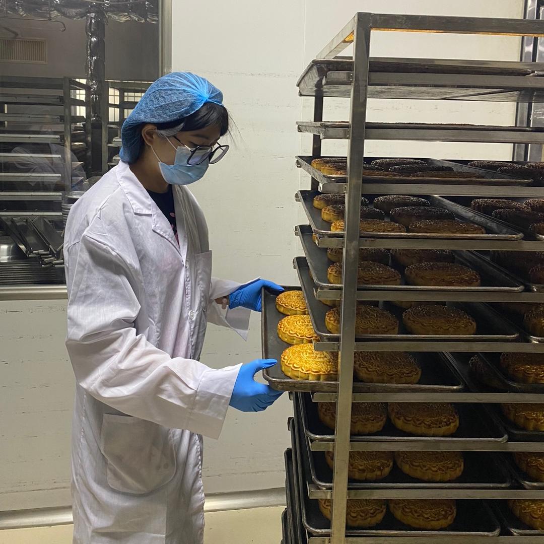 流心奶黄月饼厂家直销