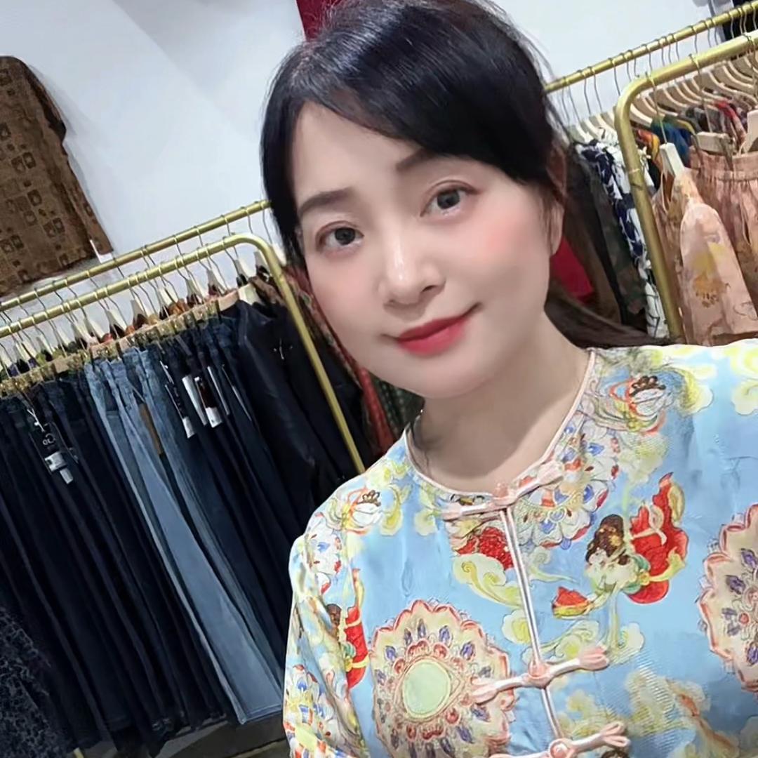 盐城晓霞服饰🌹