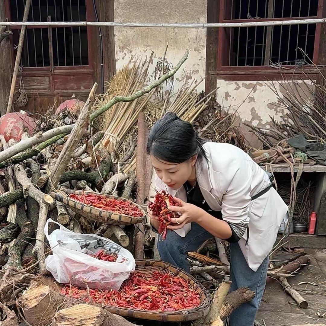 欣欣然