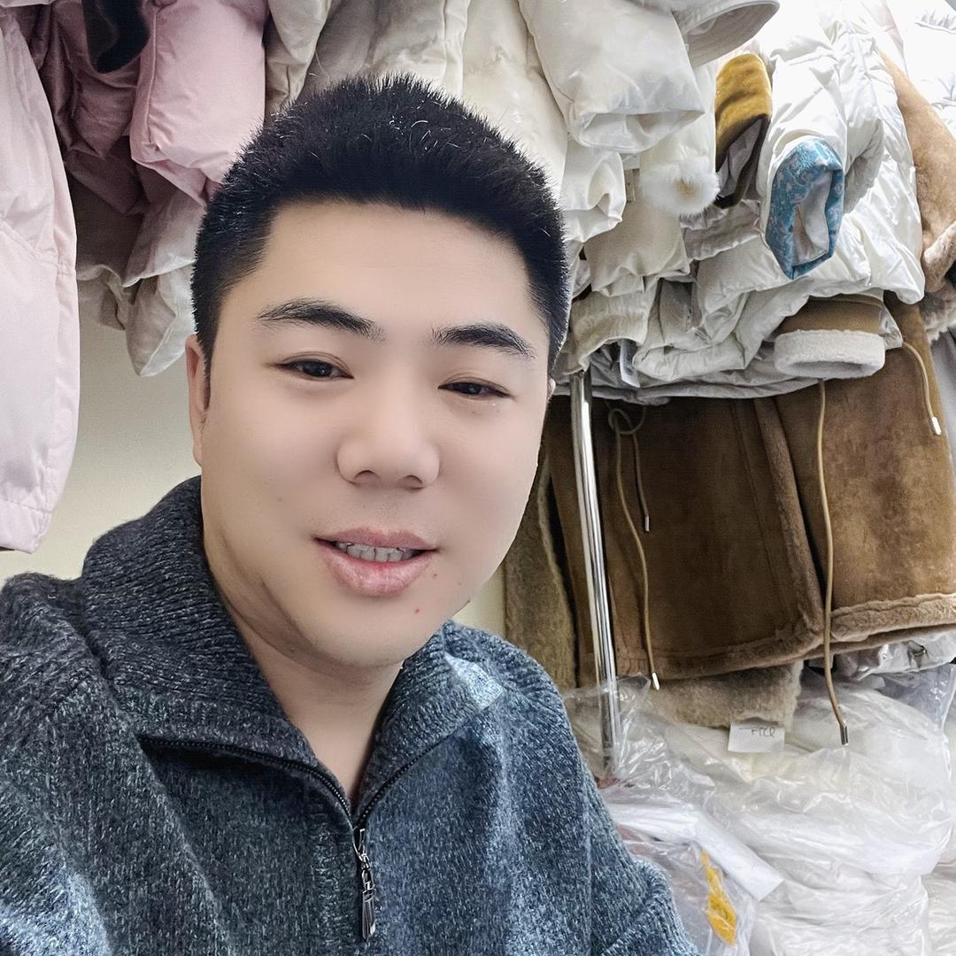 郑州银基嘿哥说服装