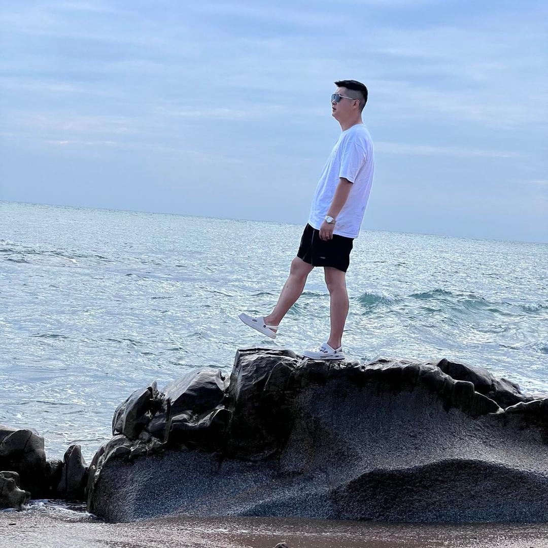浅浅的深坑、