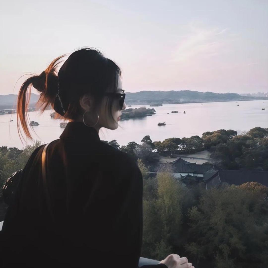 伊伊爱穿搭