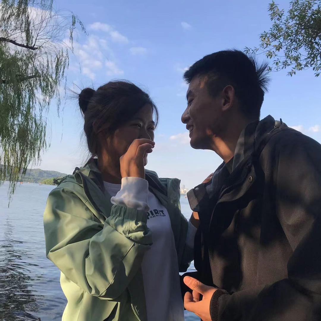 张秀秀哥哥❤️明天早八点BABI定妆喷雾