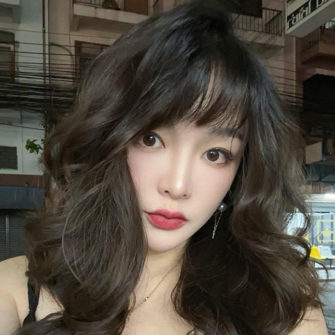 魏微（小肉娃）全球美妆集合店