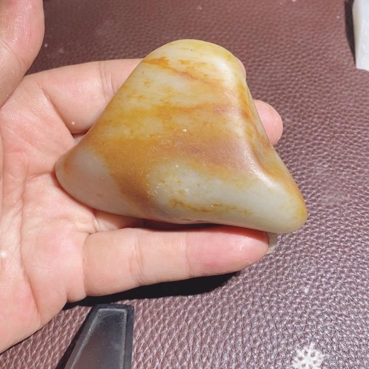 和田掌上飘籽玉