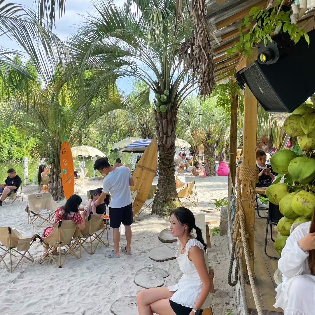 椰树下沙滩酒咖