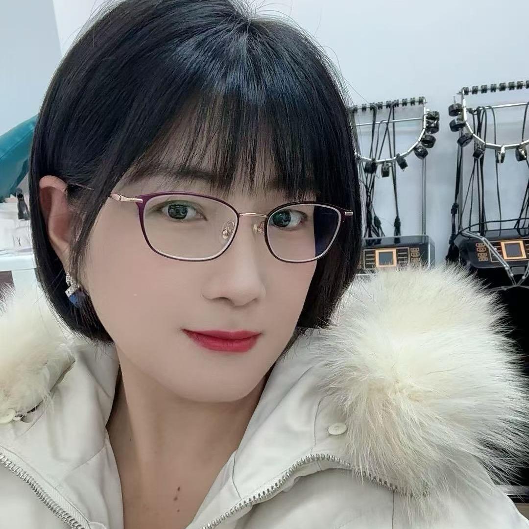 美华摆摊刷鞋早8:55分⁸¹⁴