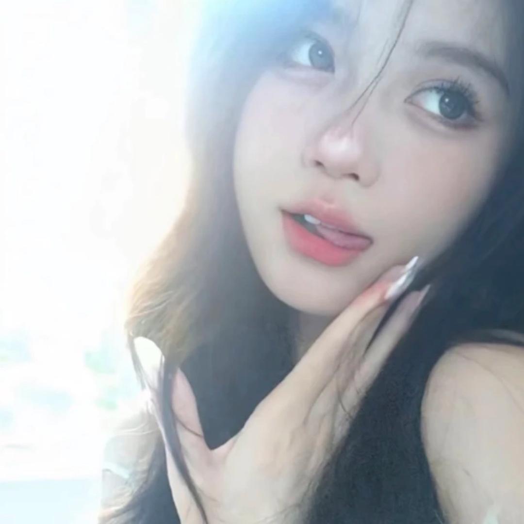 Yy..