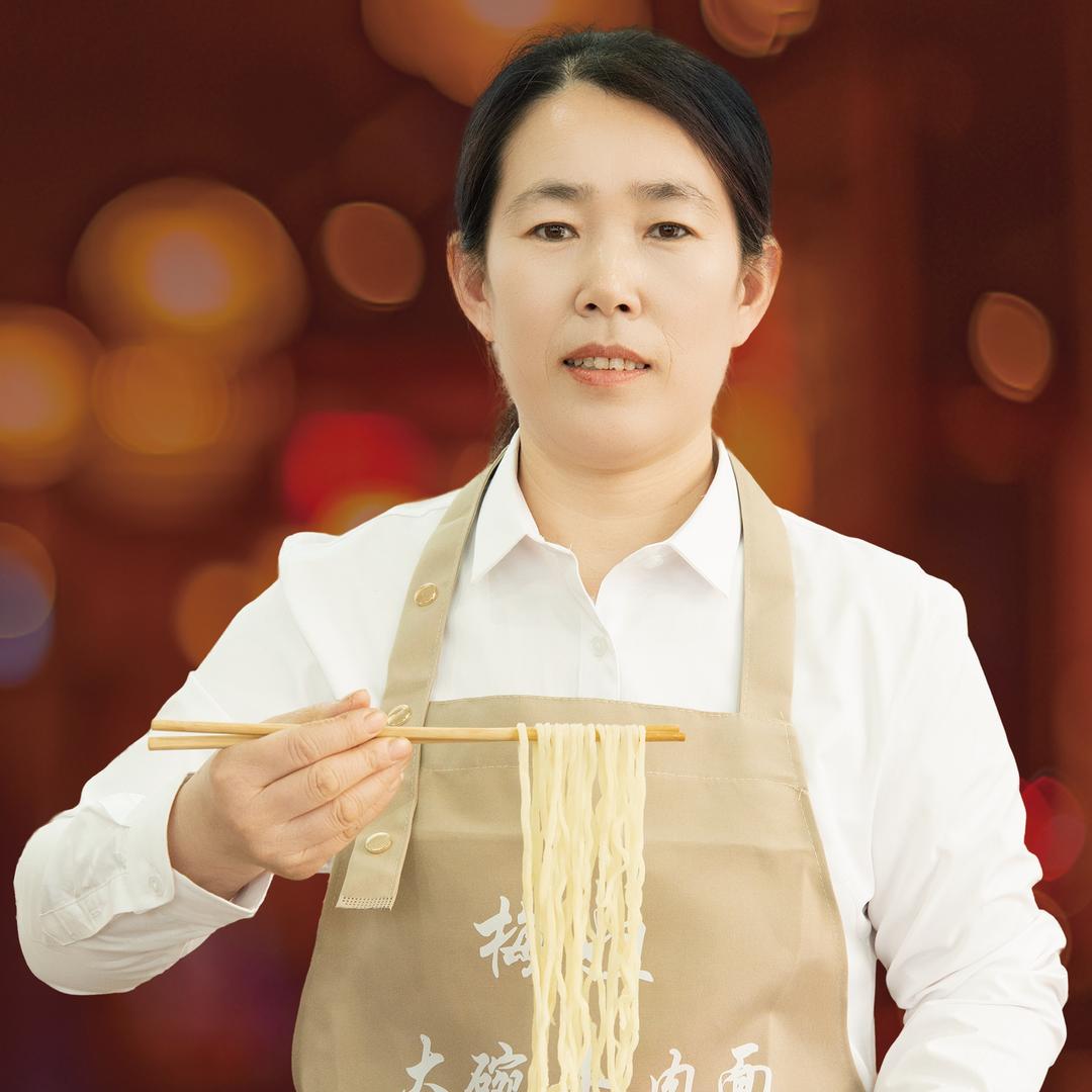 做牛肉板面梅姐