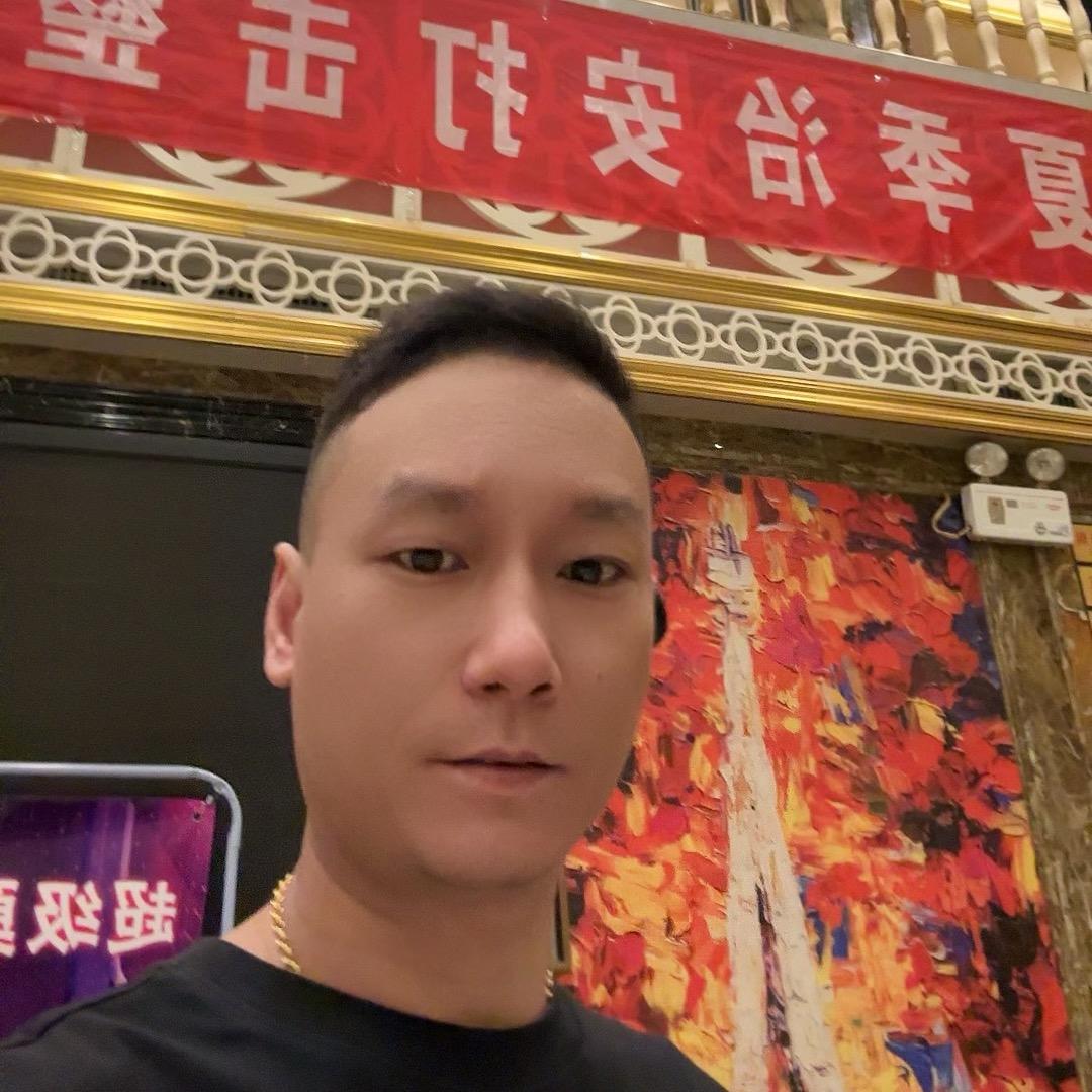 爱你的人