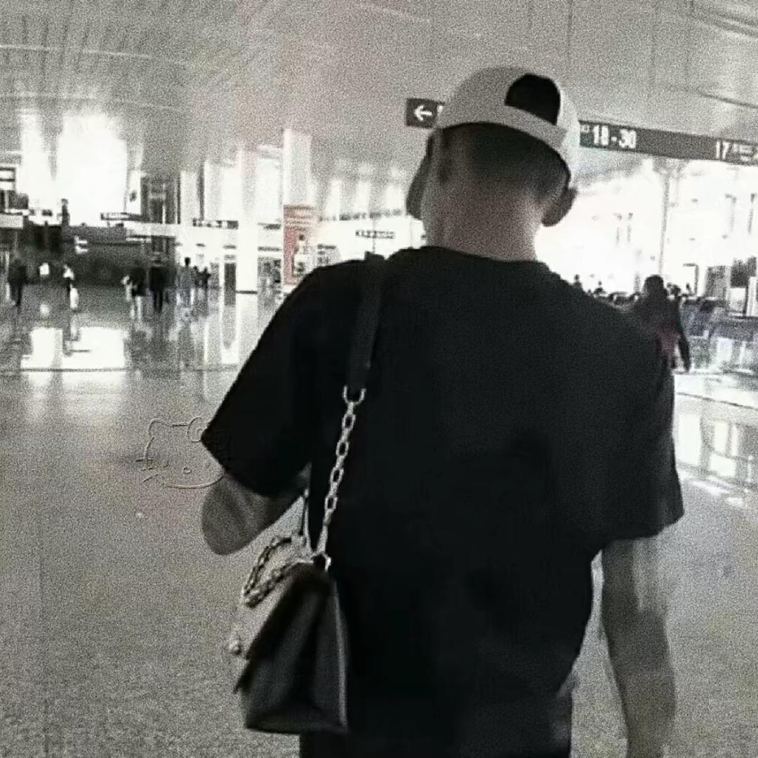 眼睛小不怪我