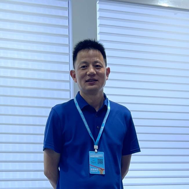 启达智能窗帘工厂 老黄