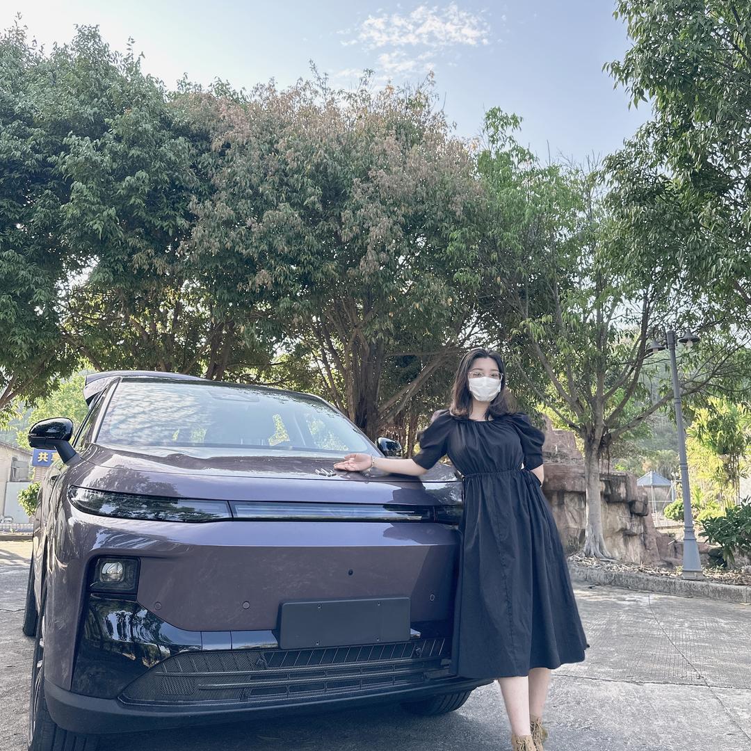 零跑B10一阿紫