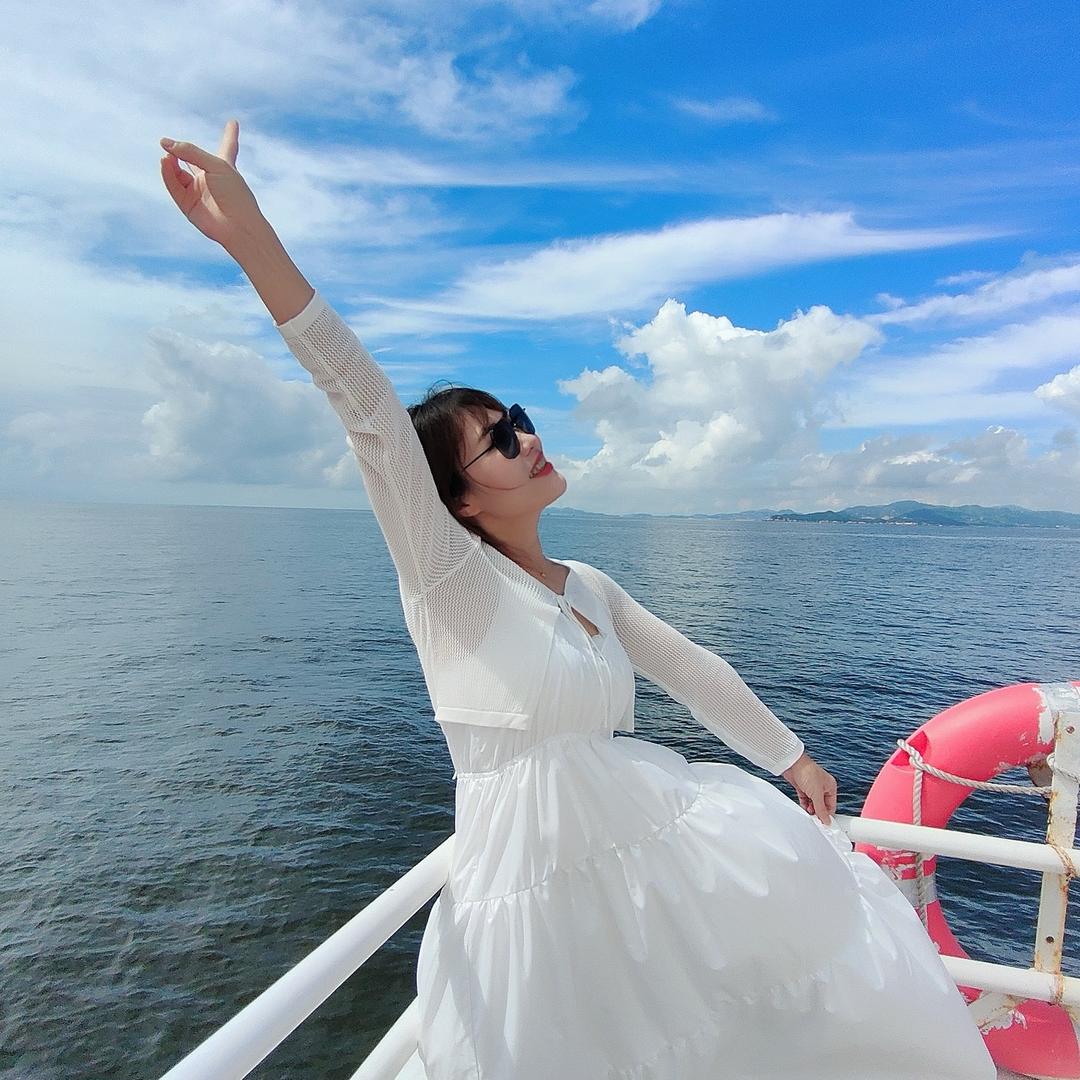 依依