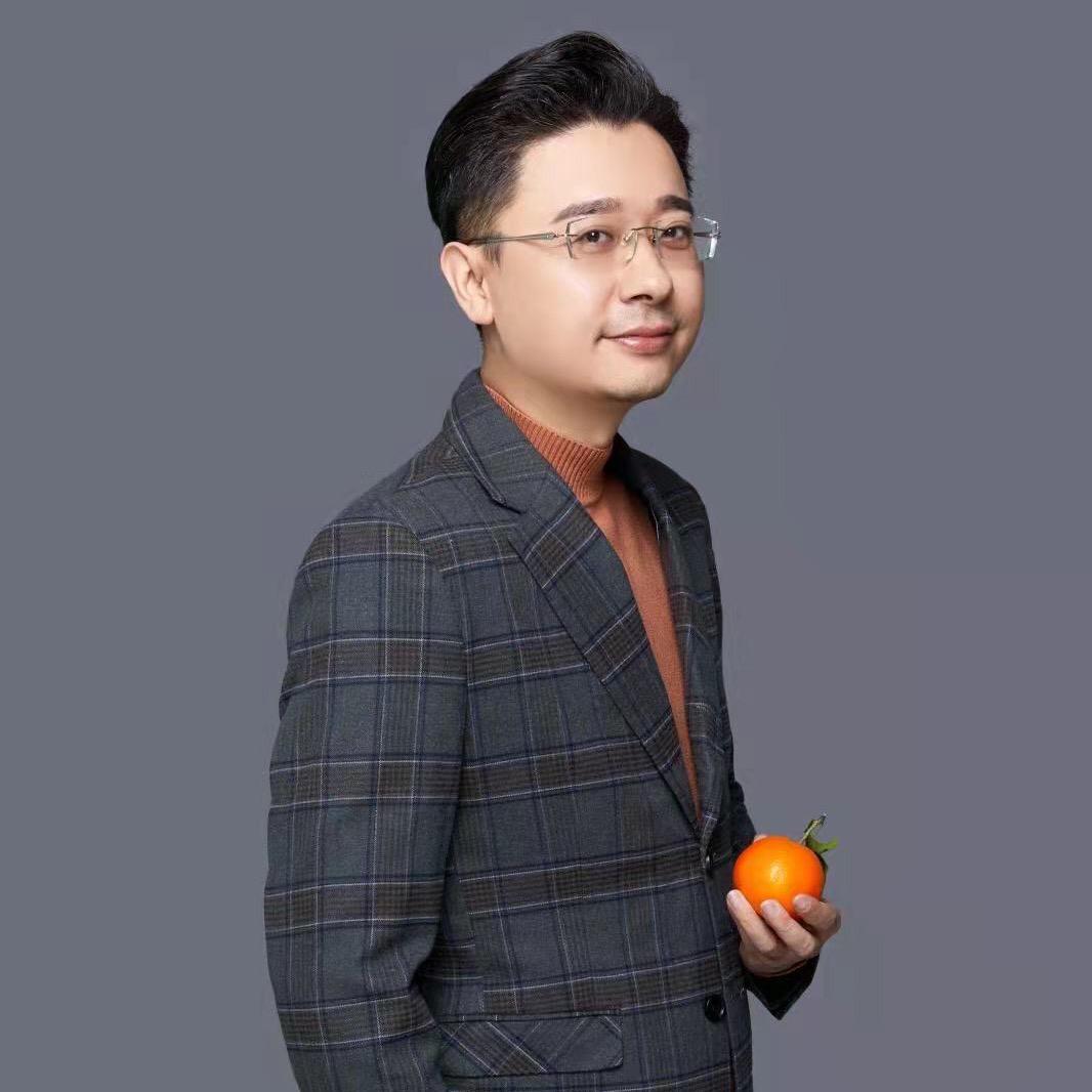 主持人杨震