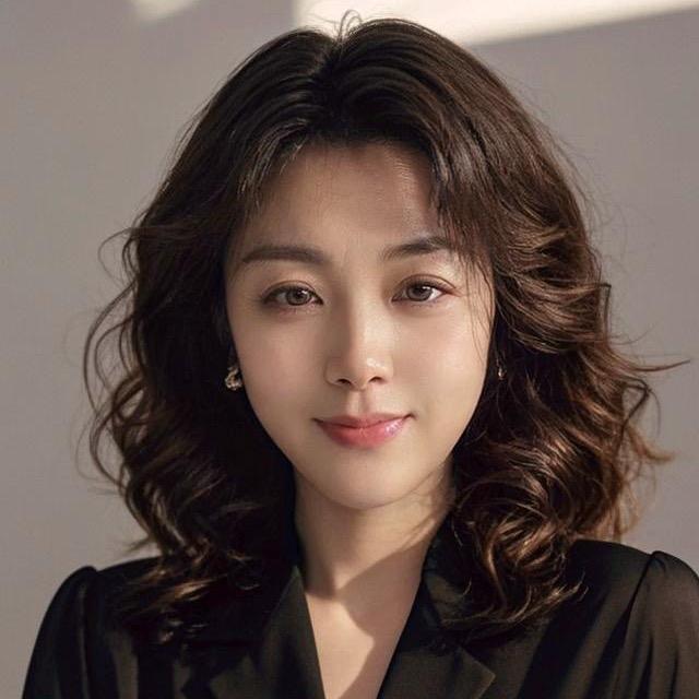 A^_^乘风破浪的小姐姐