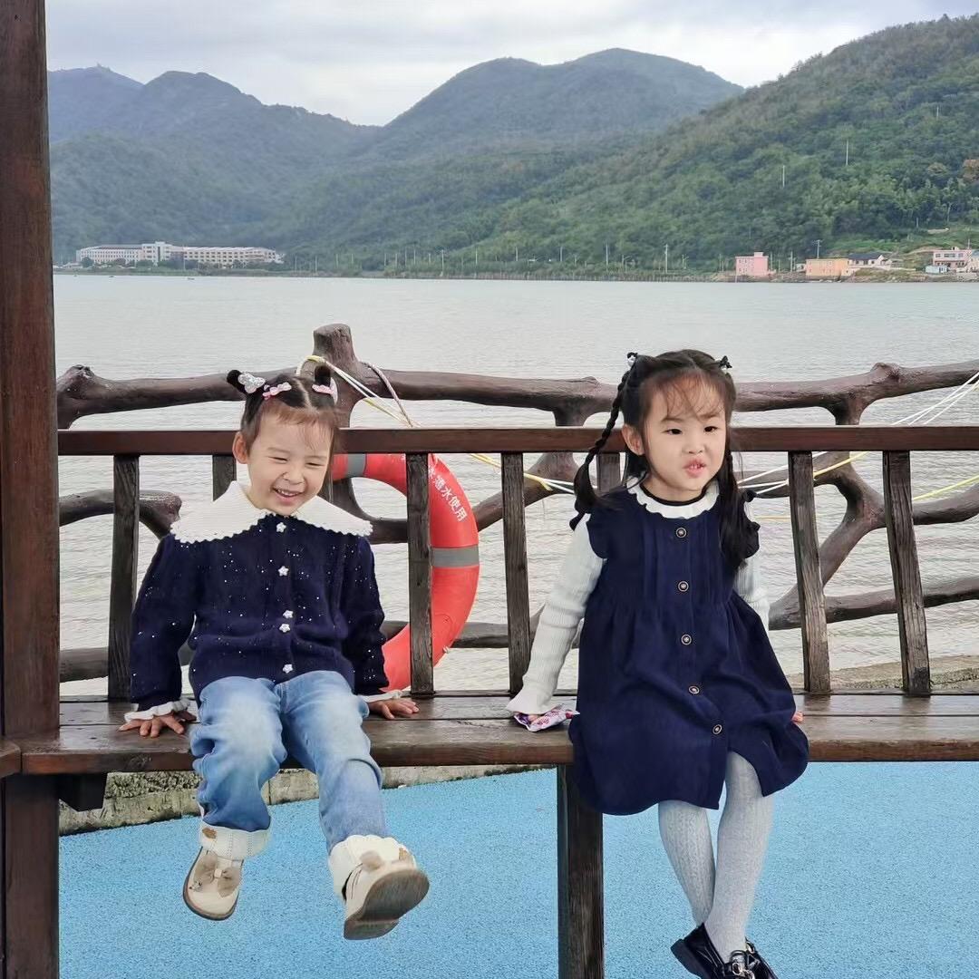 俩个宝宝的舅婆