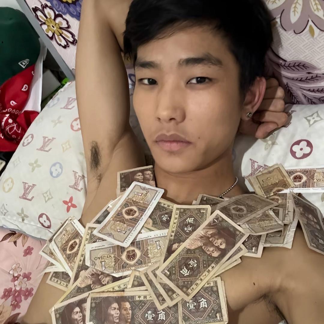 骑老奶奶闯红灯🚦