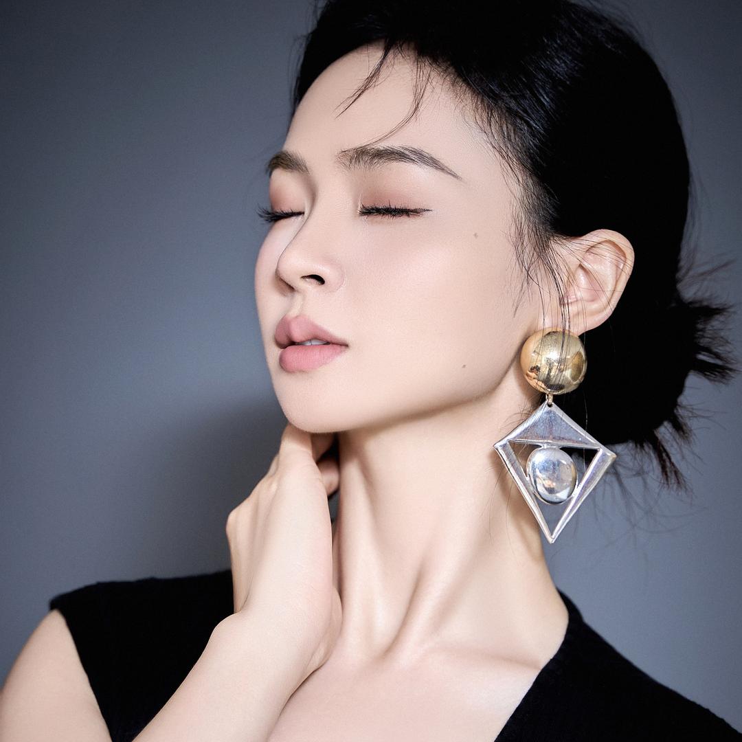 贵阳英子上门私教-少女腰