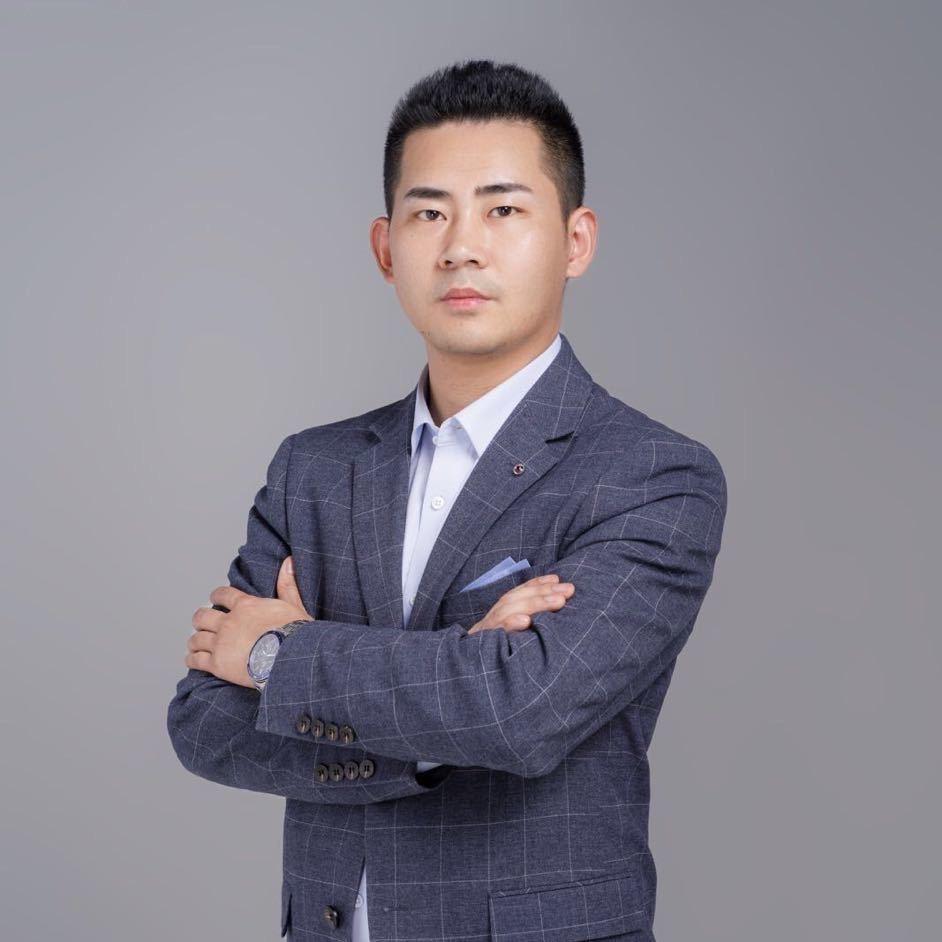 曼哈顿KTV高传均